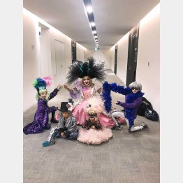 「経済発展のために消えてしまう存在をクローズアップする取り組み ONE -Our New Episode- 」の一幕（中央がヴィヴィアン佐藤さん）／（提供写真）