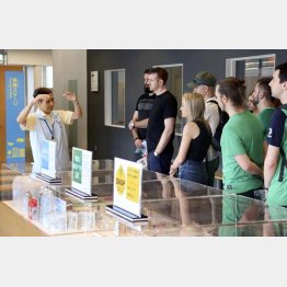 ラグビーＷ杯の外国人ファンは震災学習施設に続々詰めかけた（神戸市の人と防災未来センター）／（Ｃ）共同通信社