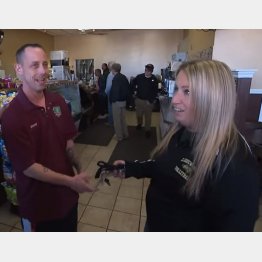 （インサイド・エディションのユーチューブから）