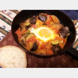 ラタトゥイユに卵を落として（Ｃ）日刊ゲンダイ
