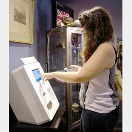 海外ではATMが普及するが、日本では実質ゼロ（Ｃ）ロイター＝共同