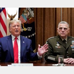 トランプ大統領とマーク・ミリー統合参謀本部議長（Ｃ）ロイター