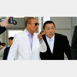 司忍組長（左）と橋本弘文委員長（Ｃ）日刊ゲンダイ