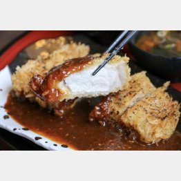とんかつ金重の「炙り味噌ロースかつ定食」（1900円）／（Ｃ）日刊ゲンダイ