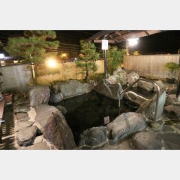 金龍園の混浴露天風呂（Ｃ）日刊ゲンダイ