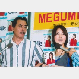 タレントをケアしながら育成した（右はMEGUMI）／（提供写真）