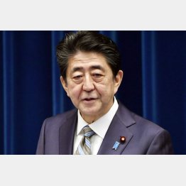 国会が閉会し、会見する安倍首相（Ｃ）共同通信社