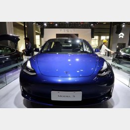 黒字転換したテスラ社の4ドアセダン「モデル３」／（Ｃ）ロイター