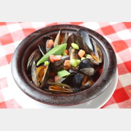 合う酒＝白ワイン（Ｃ）日刊ゲンダイ