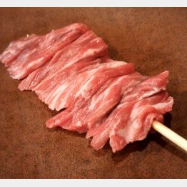 牛ハラミの刺し身は塩で（Ｃ）日刊ゲンダイ