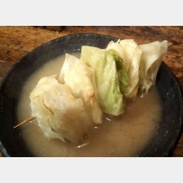 キャベツは串から外して（Ｃ）日刊ゲンダイ