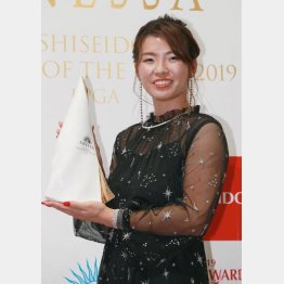 年間最優秀選手賞など4冠達成の渋野（Ｃ）日刊ゲンダイ