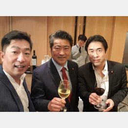 左から紺野容疑者、木原氏、白須賀氏（紺野容疑者のフェイスブックから）