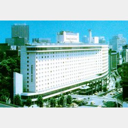 赤坂東急ホテルの喫茶室で…（Ｃ）日刊ゲンダイ