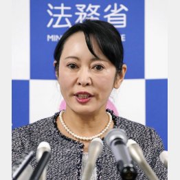 カルロス・ゴーン被告がレバノンで記者会見したことを受け、記者会見する森法相（9日午前）／（Ｃ）共同通信社