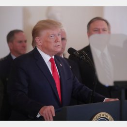 アドリブなしでプロンプターを見ながら（Ｃ）ロイター