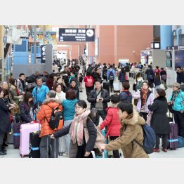 春節・旧正月の連休は、中国などから訪れる観光客が多い（Ｃ）共同通信社