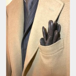 革靴と色を合わせて（Ｃ）日刊ゲンダイ