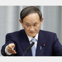 菅官房長官は「桜」対応はお忘れか？（Ｃ）共同通信社