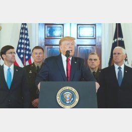 対イラン戦争回避の姿勢を示す会見をするトランプ米大統領（Ｃ）ロイター