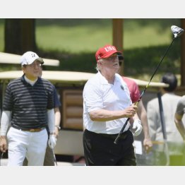 来日した時もお気に入りの赤い野球帽でプレー（Ｃ）共同通信社