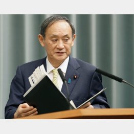 招待者名簿の再調査については「既に廃棄しており、考えていない」と、菅官房長官（Ｃ）共同通信社