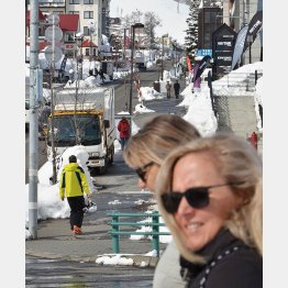 北海道俱知安町の「ニセコエリア」を訪れた外国人観光客（Ｃ）共同通信社