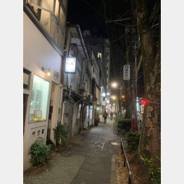 平日夜9時前だが人通りは少ない（Ｃ）日刊ゲンダイ