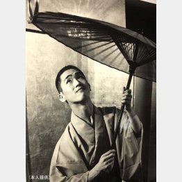 太神楽師の翁家勝丸さん（提供写真）