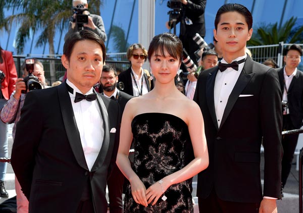 東出＆唐田共演「寝ても覚めても」は大人が楽しむ不条理劇｜日刊