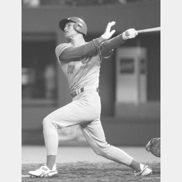 1993年4月、プロ入り初の満塁本塁打を放つ緒方（Ｃ）共同通信社