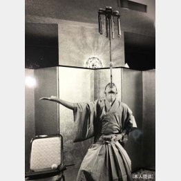 芸で磨いたバランス感覚がゴルフに役立っている（太神楽師の翁家勝丸さん）／（提供写真）