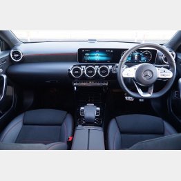 プラチナシルバーの輝きがリッチなインパネ（写真）小沢コージ