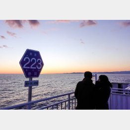 海に沈む夕日に胸が熱くなる絶景（Ｃ）日刊ゲンダイ