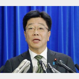 新型コロナウイルスの受診目安などについて記者会見する加藤厚労相（Ｃ）共同通信社