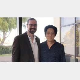 トランステックの主催者ジェフェリーさんと三枝英彦さん（提供写真）