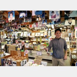 懐かしのスター揃いの朝市（Ｃ）日刊ゲンダイ