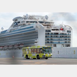 クルーズ船への日本政府の対応に疑問（Ｃ）日刊ゲンダイ