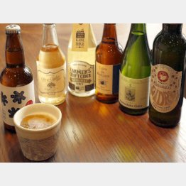 写真左からテキカカシードル、イングリッシュサイダー、ファーマーズ クラフトサイダードライ、増毛シードル、La 3e saison辛口、常陸野シードル／（Ｃ）日刊ゲンダイ