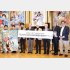 「TEZUKA2020」新作漫画お披露目イベント（左から迎山和司、矢部太郎、栗原聡、百冨正樹、手塚眞、ちばてつや、三浦敏宏、松原仁）／（Ｃ）日刊ゲンダイ
