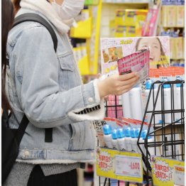 マスクのメーカーによっては…（Ｃ）日刊ゲンダイ