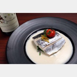 合う酒＝白ワイン（Ｃ）日刊ゲンダイ