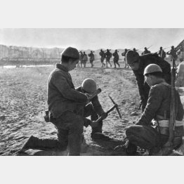 日本軍の侵略に対抗するため地雷を敷設する共産党軍（Ｃ）Mary Evans／Grenville Collins Postcard Collection／共同通信イメージズ