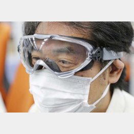 結膜を通して感染も？（Ｃ）日刊ゲンダイ