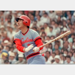 1984年5月、2000安打を放つ山本浩二（Ｃ）共同通信社