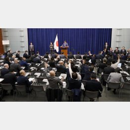 終始抽象論の会見に、まだ多くの記者が挙手していたのにいきなり打ち切り（Ｃ）共同通信社
