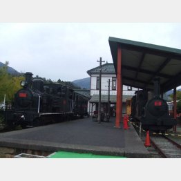 重文123号機は右側（提供写真）