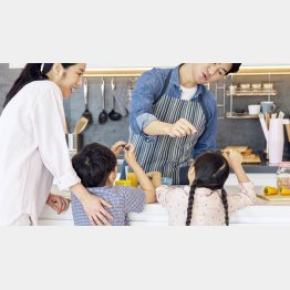 子供も休校で夫も在宅勤務だと…（Ｃ）PIXTA