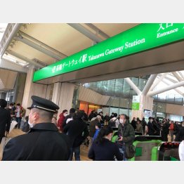 開業初日は切符を買うのに３時間半待ち（Ｃ）日刊ゲンダイ