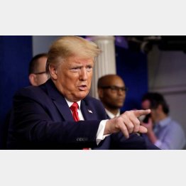報告書に衝撃（22日、新型コロナウィルスについて会見するトランプ米大統領）／（Ｃ）ロイター